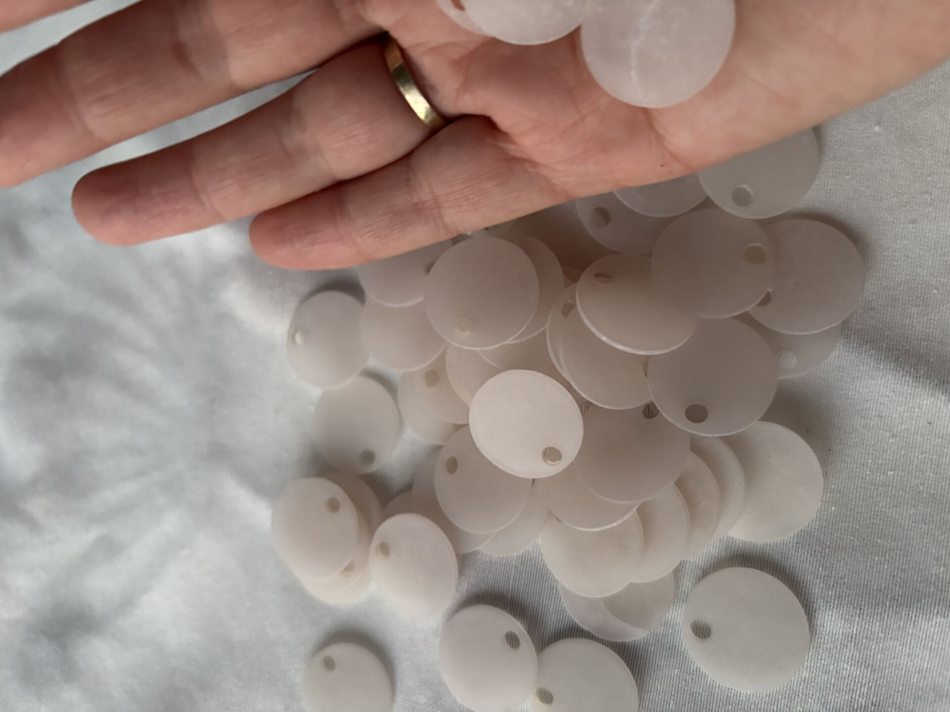Sedefli Plastik Çanta Pulu 2CM  50 gr Soft Beyaz