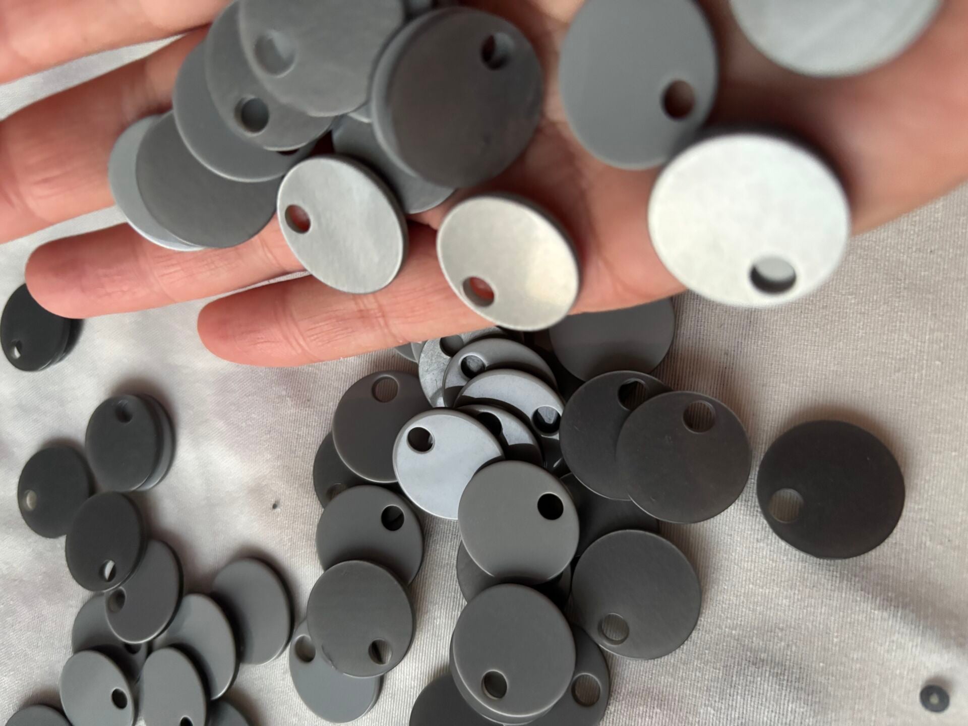 Sedefli Plastik Çanta Pulu 2CM  50 gr Gri