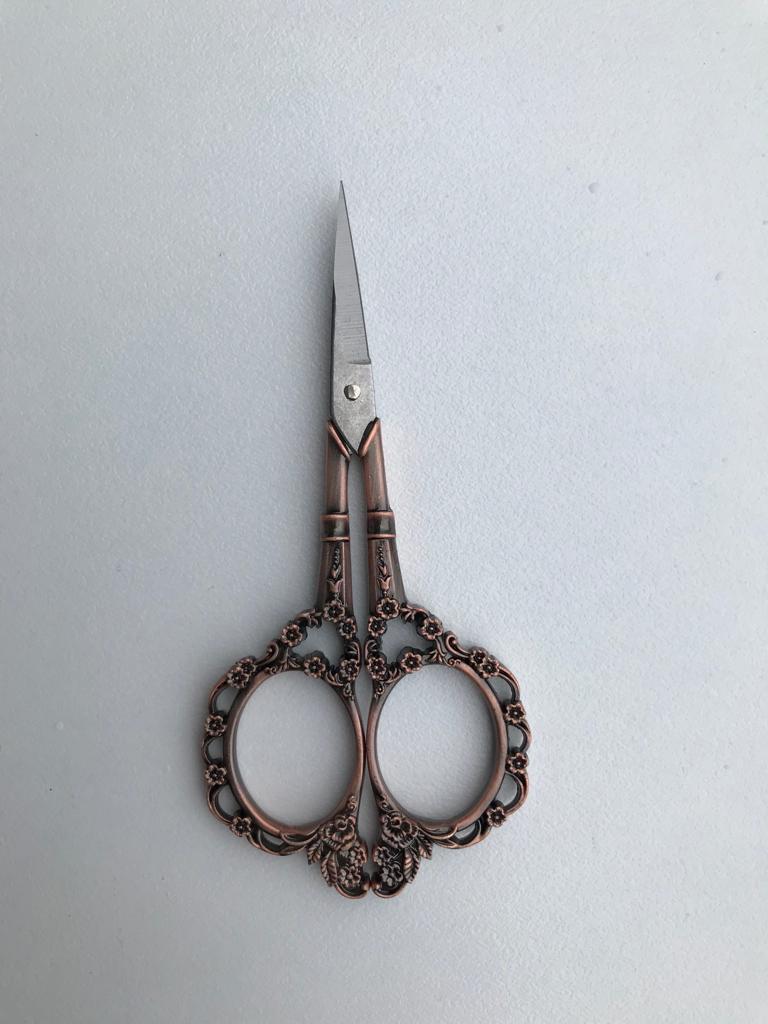 Çiçekli Şık Bakır Rengi Makas