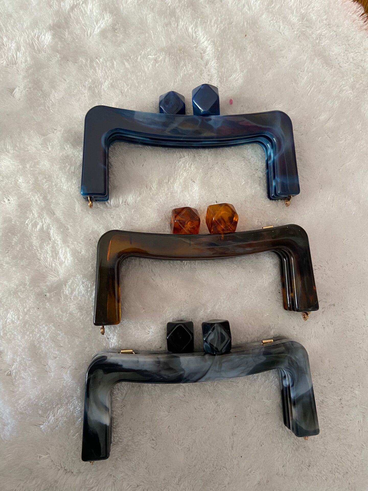SİLİKON BONCUKLU MIKNATISLI AHŞAP BURS 20 CM